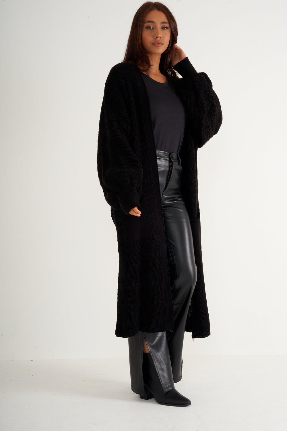 Black long thick knitted cardigan with pockets Luxvanti